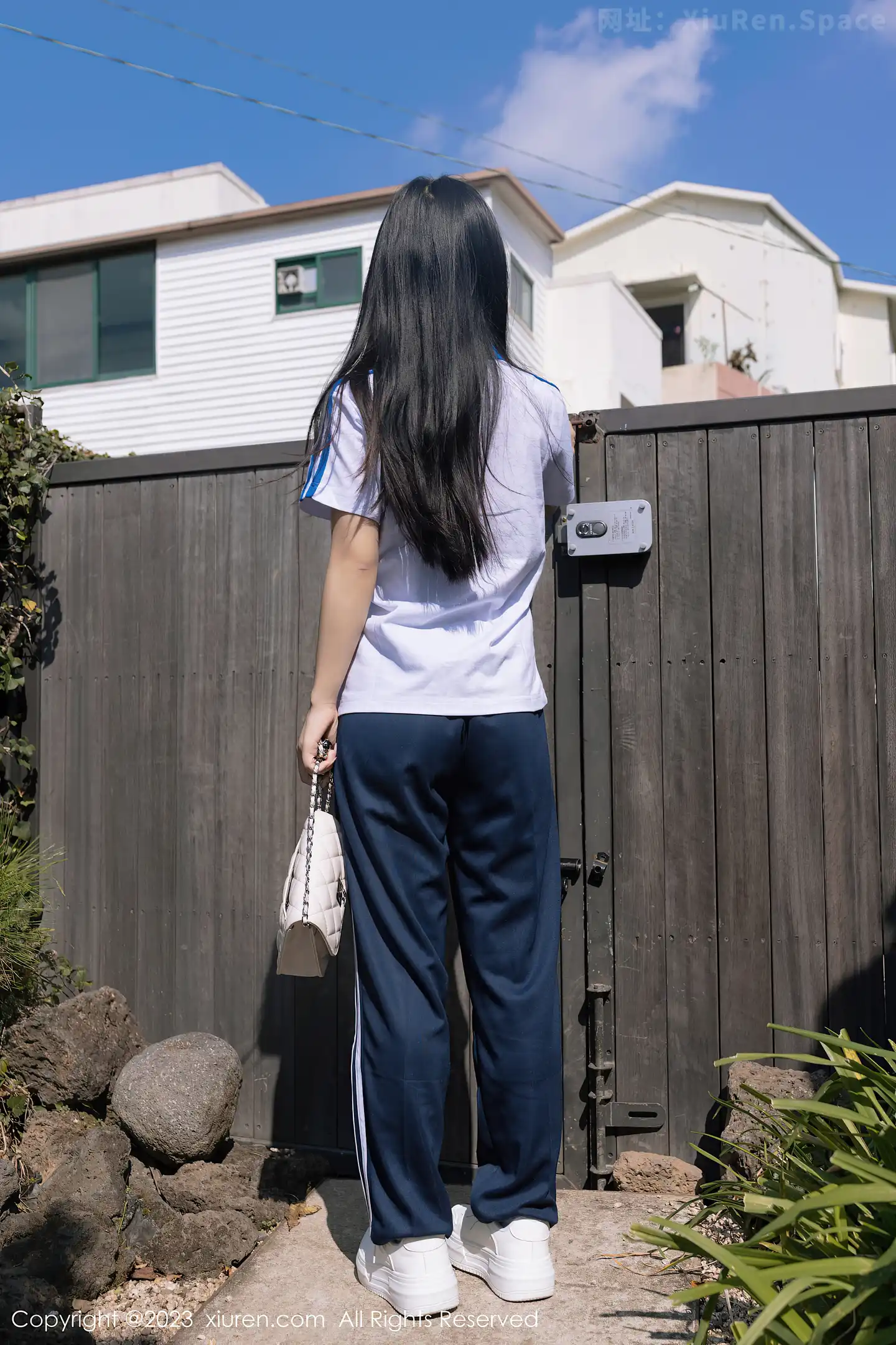 图片[3]-[XiuRen秀人网]VOL.7876 模特谭小灵性感学生角色装扮露黑色渔网秀惹火身材极致诱惑写真85P-秀人网官方网站